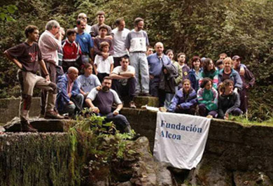 Voluntarios de Alcoa y el Zorrontzako limpiarán mañana la ribera del río Ibaizabal