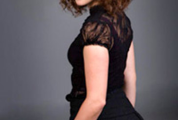 La actriz zornotzarra Larraitz García presenta hoy la obra ‘La fábula de la princesa muerta’