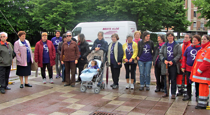 Una veintena de participantes tomaron la salida en la Marcha por la Salud de las Mujeres.