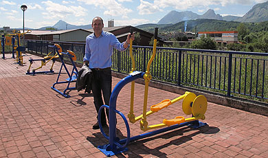 Iñaki Totorikaguena, en la zona de gimnasia para personas mayores en Ertzilla