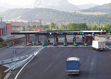 ‘A-8 Peajerik Ez’ organiza una caravana reivindicativa para pedir la gratuidad de la autopista