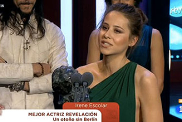 Irene Escolar recibe el Goya a la mejor actriz revelación por ‘Un otoño sin Berlín’