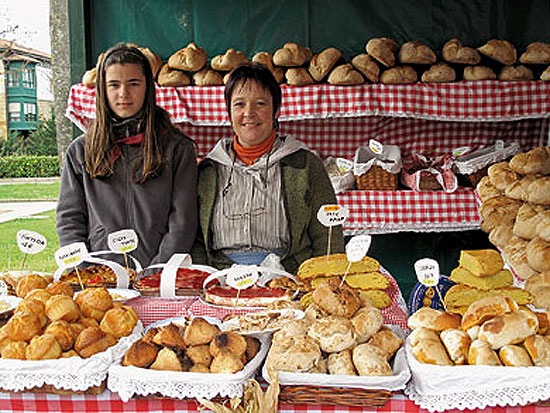 Imagen de archivo de la Feria de mujeres baserritarras y artesanas de Amorebieta.