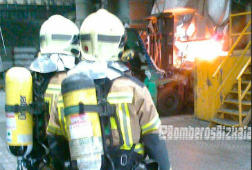 Incendio sin víctimas en la fundición Betsaide de Elorrio tras explotar un horno