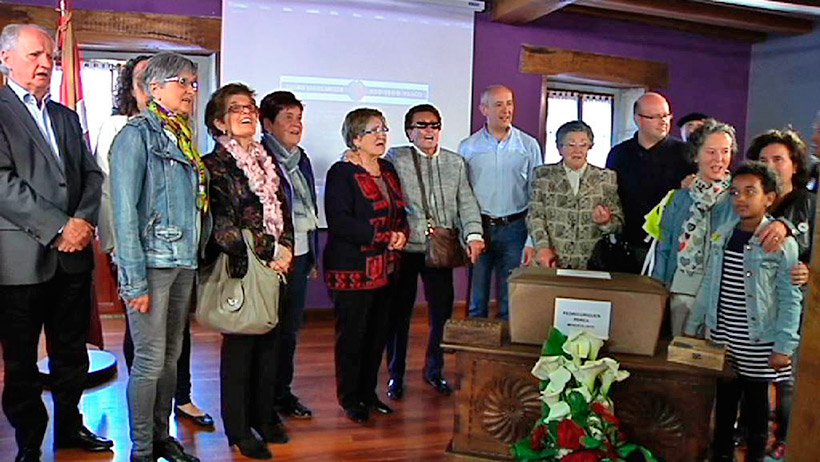 Acto de entrega de los restos del zornotzarra Pedro Uriguen, en presencia de familiares y representantes del Gobierno vasco.