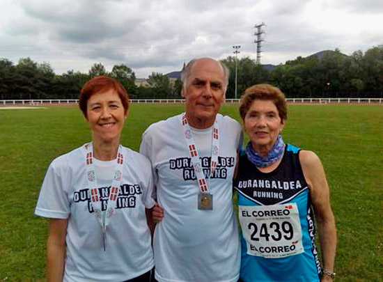 Loiti, Romero y Bea con sus medallas del Campeonato de Euskadi (foto: Durangaldea Running)