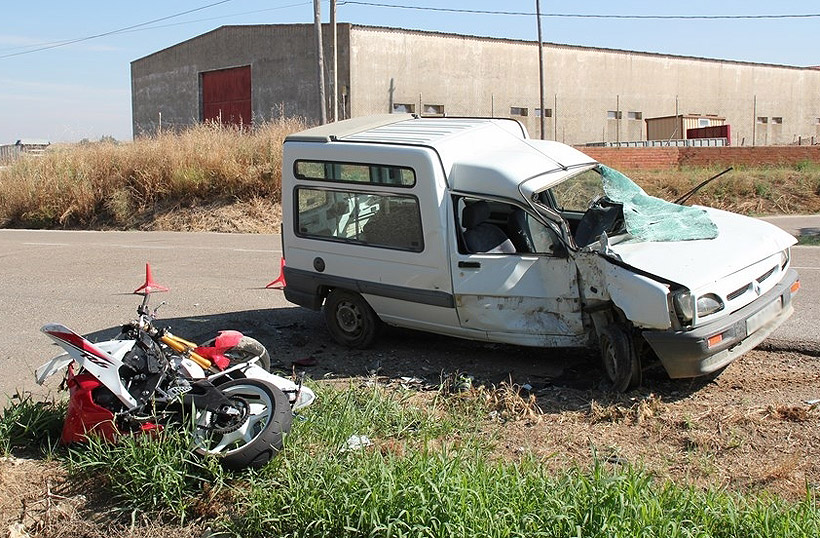 Estado en el que han quedado los vehículos, tras el accidente (foto: lavozderioseco.com)