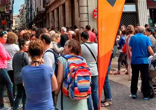 El pizzapote solidario recauda 1.000 euros en una hora