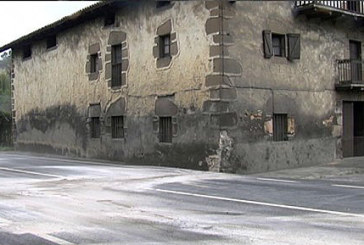 Herido de gravedad un conductor de 57 años tras colisionar contra un caserío en Amorebieta