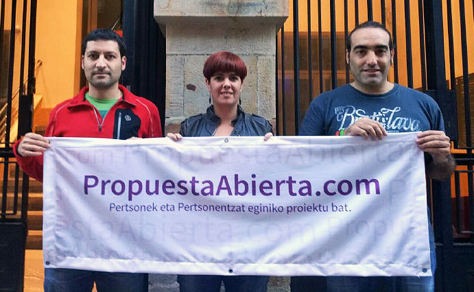 Los representantes de Podemos y Herriaren Eskubidea Jorge Varela, Neskutz Rodríguez y Julián Ríos