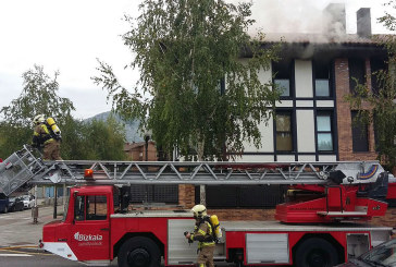 Alarma en Abadiño tras desatarse un incendio en una casa de Zelaieta