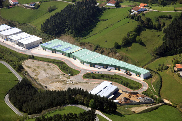 Dos varones de 32 y 40 años roban nueve cuadros de bibicleta en una empresa de Mallabia