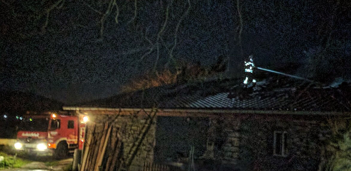 Sofocan el incendio desatado en la chimenea de un caserío de Mallabia