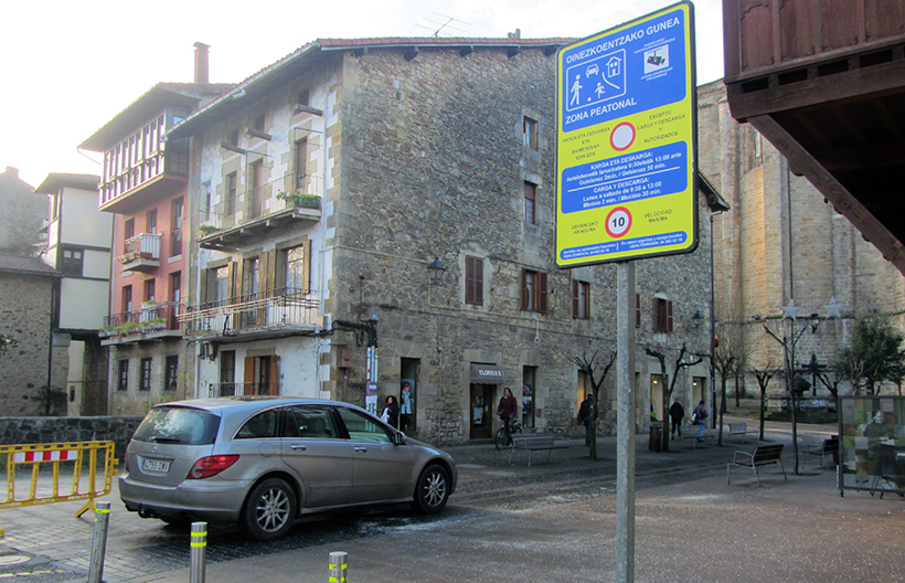 Elorrio aplica desde hoy la regulación del tráfico en la calle Berrio-Otxoa