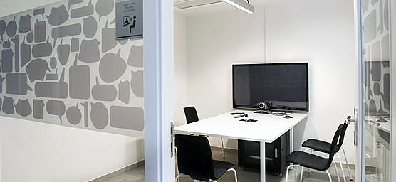 El centro Zelaieta acondiciona una sala para trabajos académicos mediante videoconferencia