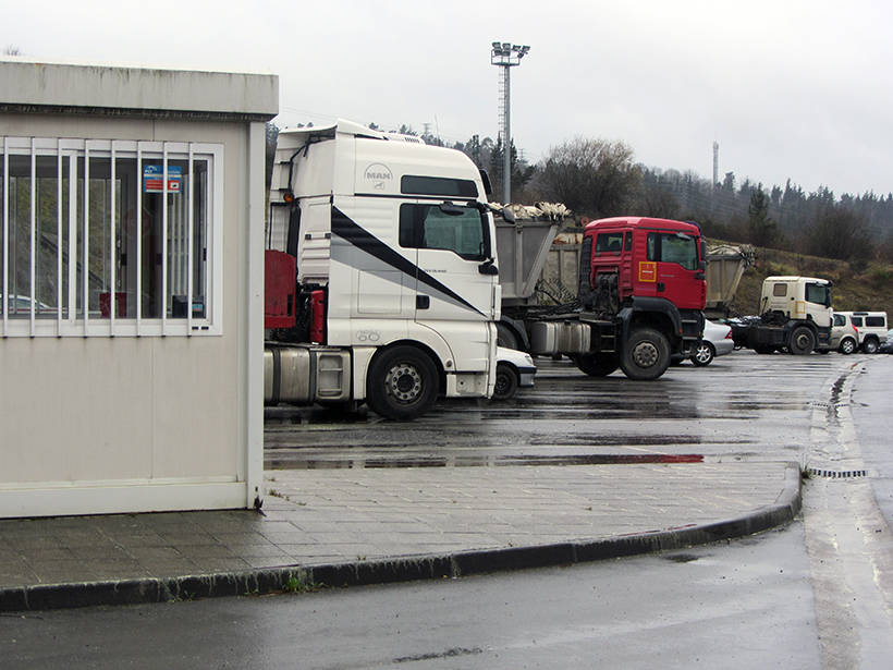 Aparcar el camión en Arriagane está sujeto a una tasa por ocupación de dominio público