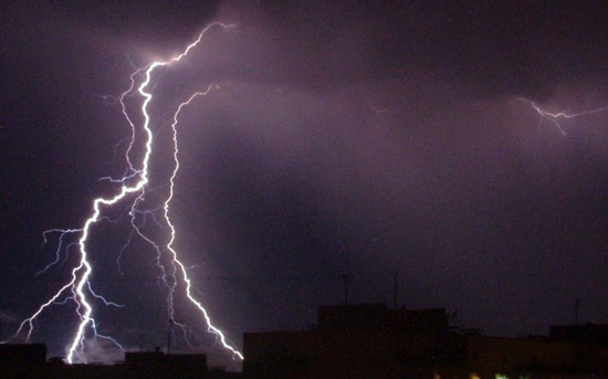 Un rayo deja sin cobertura móvil ni Internet a Zaldibar durante 3 días