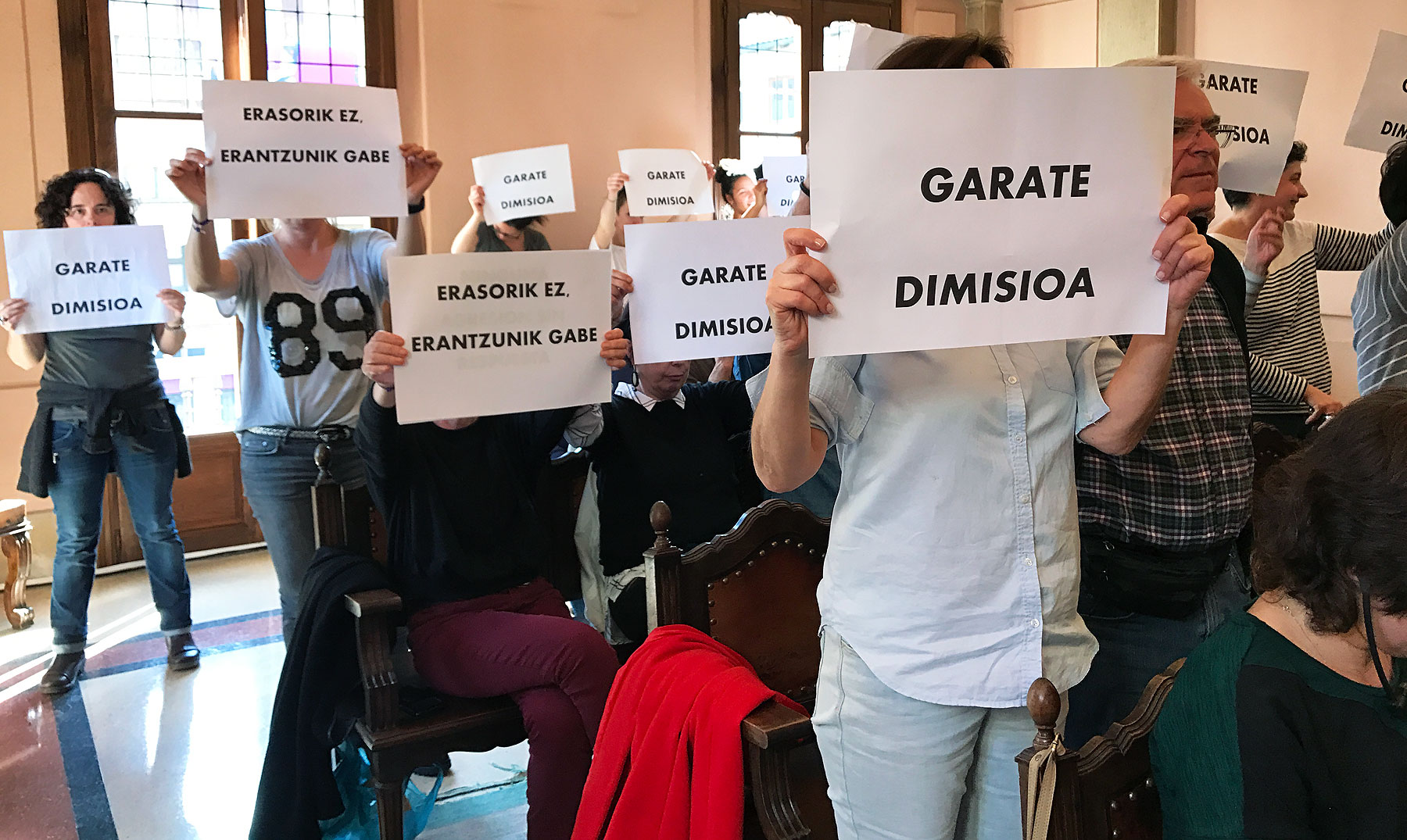 La Plataforma Feminista inicia una campaña de recogida de firmas para pedir la dimisión de Garate
