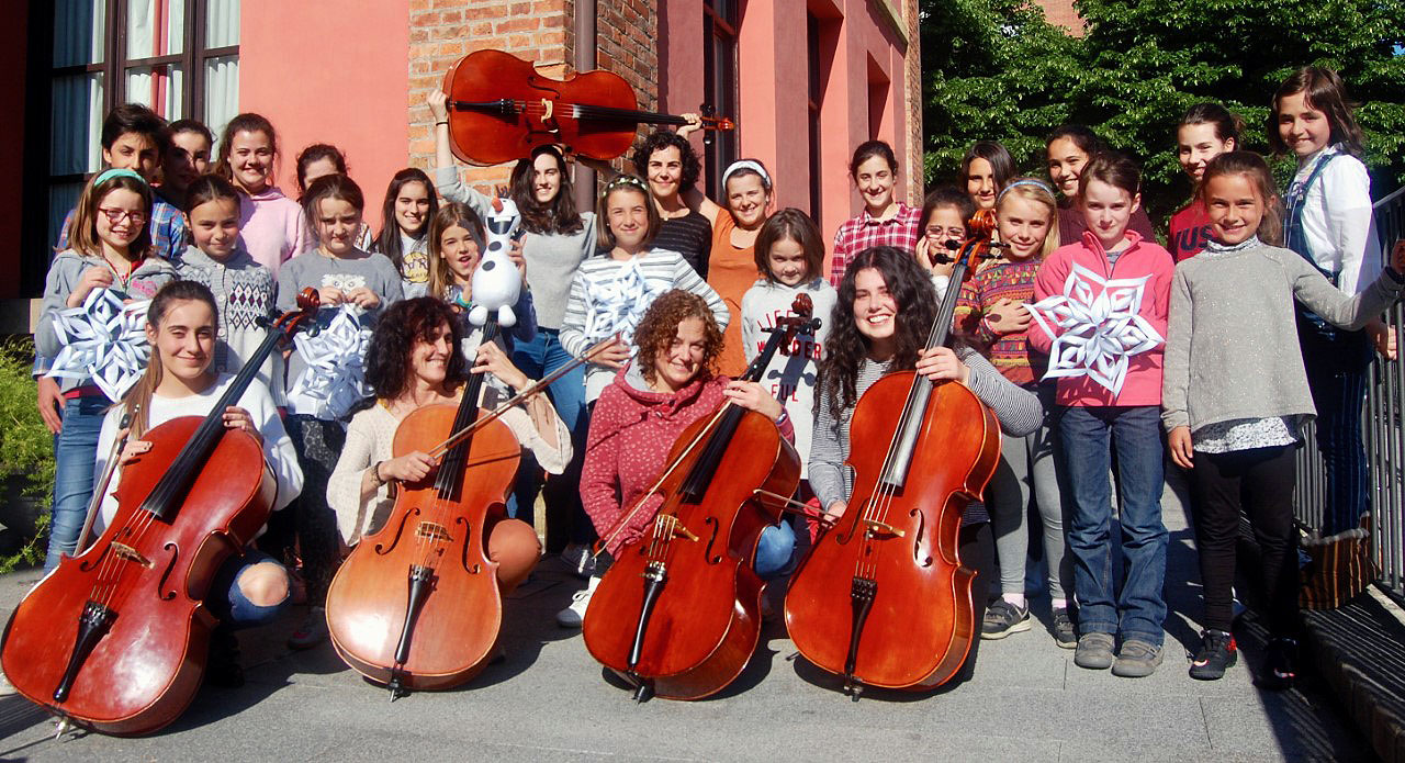 El alumnado de violonchelo de Bartolomé Ertzilla se atreve con la película infantil ‘Frozen’