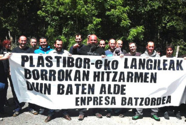 Acuerdo en la empresa zornotzarra Plastibor para reducir la jornada laboral y subir los salarios