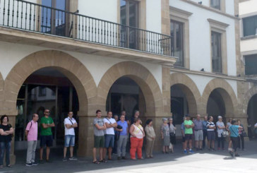 Concentraciones en Amorebieta y Durango para condenar los atentados de Barcelona y Cambrils