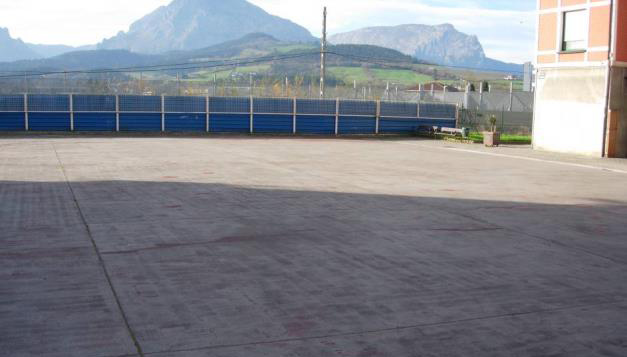 ETS licita la urbanización de la zona ocupada por las vías del tren en Abadiño por 939.363 euros