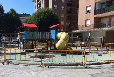 El Ayuntamiento precinta un parque infantil de Matiena por problemas de seguridad