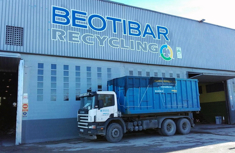 El menor localizado en la planta de reciclaje de Amorebieta fue “compactado” en el camión