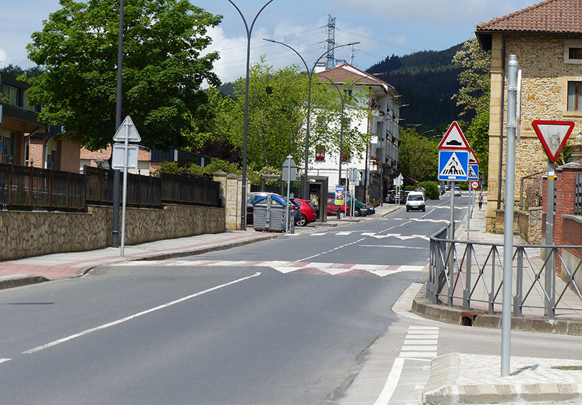 Un niño de 8 años es atropellado por un turismo en Amorebieta