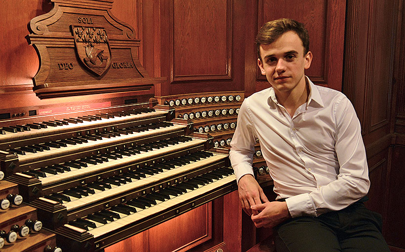 El organista de Iparralde Thomas Ospital pondrá música al cine mudo en Santa María