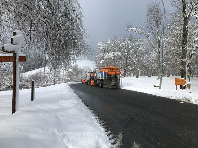 Urkiola vuelve a cerrarse al tráfico por la presencia de nieve y hielo