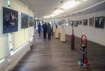 La renovada sala de Ezkurdi abre sus puertas esta tarde a una veintena de artistas locales