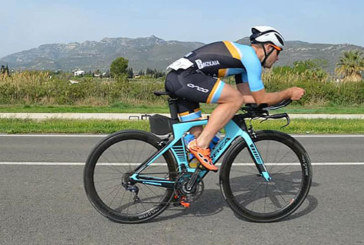 Gorka Bizkarra remonta 60 puestos para acabar en el ‘top 10’ de su primer triatlón del año