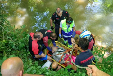 Rescatada una mujer en silla de ruedas que se había precipitado al río Ibaizabal en Elorrio