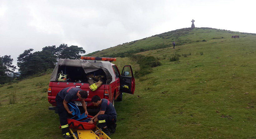 Bomberos rescatan a una mujer en el monte Saibigain tras una caída