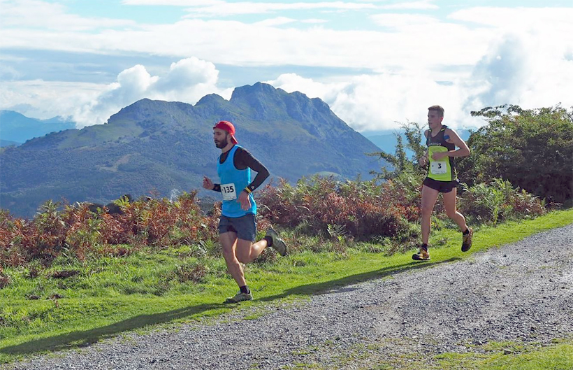 La Sorginen Lasterketa se celebra mañana con salida y llegada en Axpe