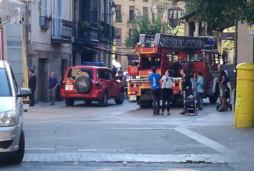 Los bomberos han evacuado a la mujer atrincherada en Elorrio