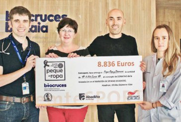Abadiño entrega los 8.836 euros recaudados para apoyar la investigación del cáncer infantil