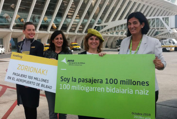 La durangarra Karmele Aramendi, pasajera 100 millones del Aeropuerto de Bilbao