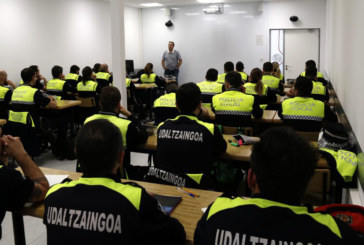 La Policía Municipal de Abadiño reforzará su control sobre la retirada de excrementos caninos