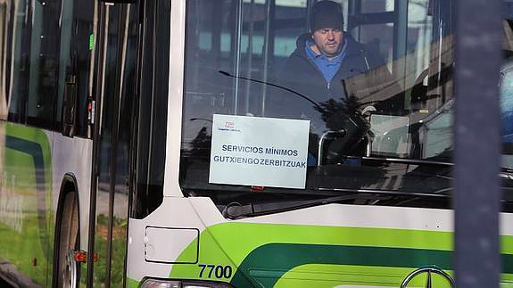 El servicio que ofrece Bizkaibus en la comarca se verá afectado mañana por un nuevo paro de 24 horas