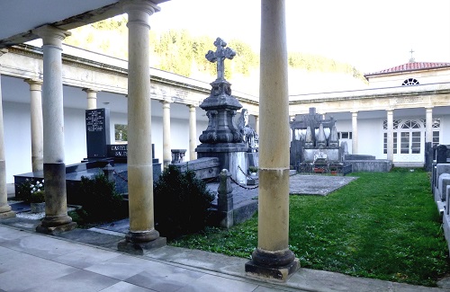 El Ayuntamiento subsanará los problemas de humedades y suciedad del cementerio de Abadiño