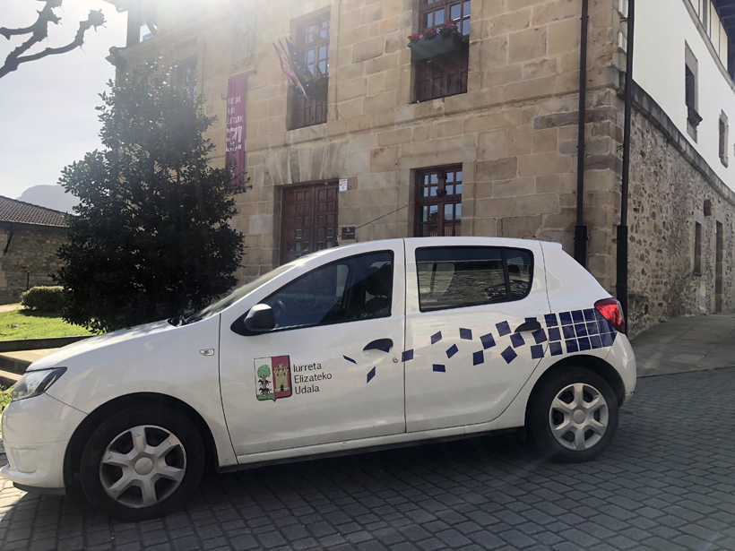 El Ayuntamiento de Iurreta adquiere dos vehículos eléctricos para la brigada de obras