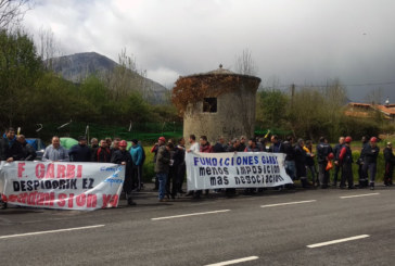 Trabajadores de Fundiciones Garbi se concentran frente a la fábrica en contra un despido improcedente