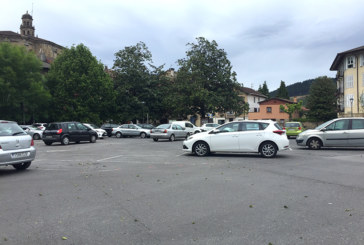 Elorrio reasfalta el parking de Nizeto Urkizu