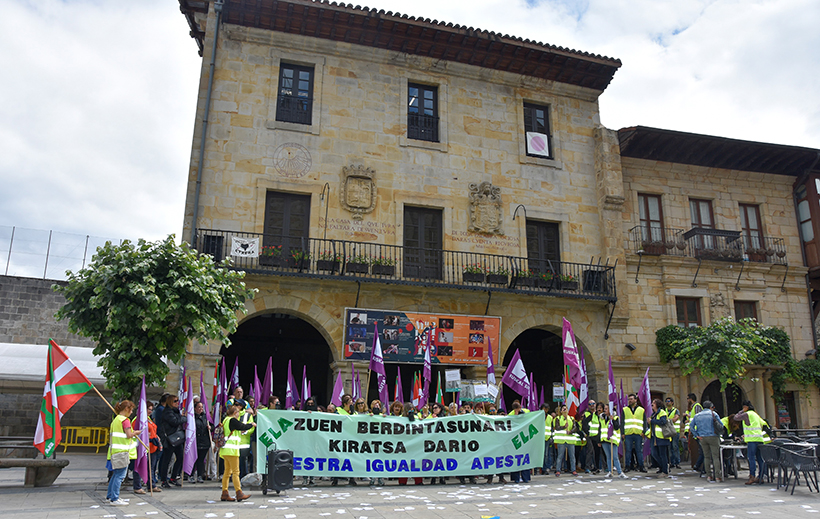 ELA denuncia al Ayuntamiento y a Eulen por vulnerar el derecho a la huelga de las limpiadoras de Elorrio