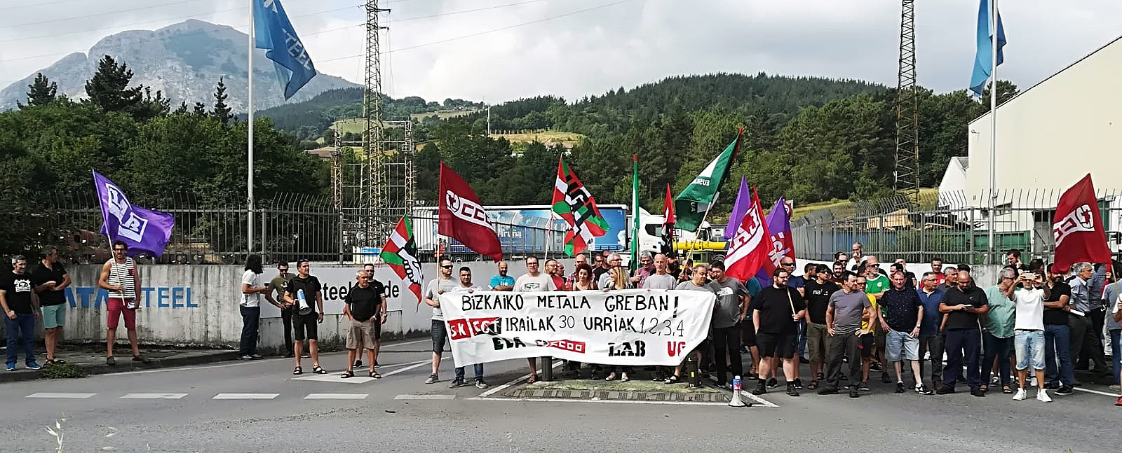 Concentración en Abadiño para anunciar cinco nuevas jornadas de huelga en el Metal de Bizkaia