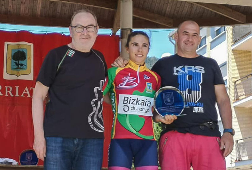 Aroa Gorostiza y Oscar Solana, campeones de Bizkaia de ciclismo