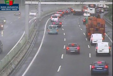 Dos accidentes en 40 minutos colapsan la circulación en la AP-8