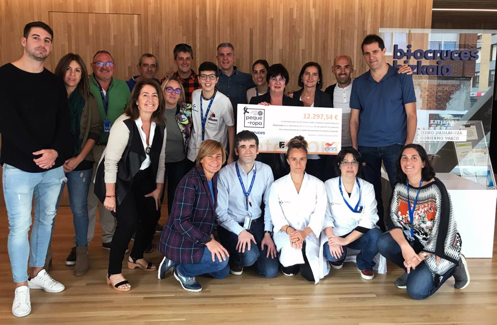 El Ayuntamiento de Abadiño entrega a Pequeropa los 12.297 euros del Maratón de Spinning